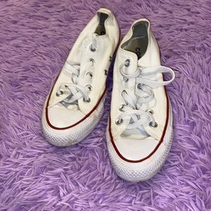 White converse low top